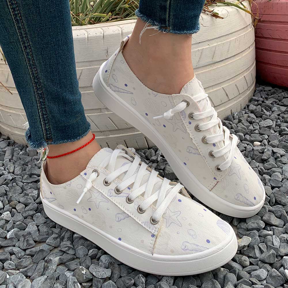 On Sneaker Care - รองเท้าผ้าใบสีขาวลำลองแฟชั่นสำหรับผู้หญิงในฤดูใบไม้ผลิและฤดูร้อนที่มีลายปลาดาวและเปลือกหอยทะเล รองเท้าแบบสวมใส่สบายแบบสวมใส่สบายแบบตื้นพื้นนุ่มแบบผูกเชือกน้ำหนักเบาระบายอากาศได้ดีรองเท้าผู้หญิงขนาดใหญ่ รองเท้าสำหรับเดิน รองเท้าเดินป่า รองเท้าวิ่ง ของขวัญสำหรับผู้ที่ใส่ใจสิ่งแวดล้อมและรักมหาสมุทร